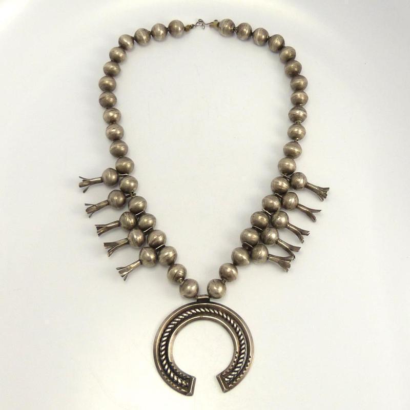 スカッシュ ブロッサム ネックレス – Garland's