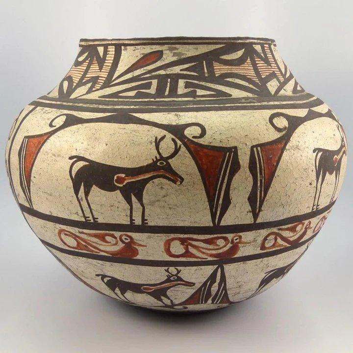 The History and Significance of Southwestern Native American Pottery - Garland's
