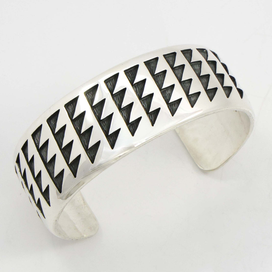 Trickling Water Cuff