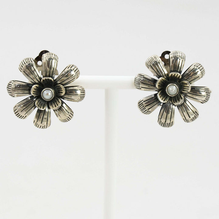 Clip Pearl Flower Earrings