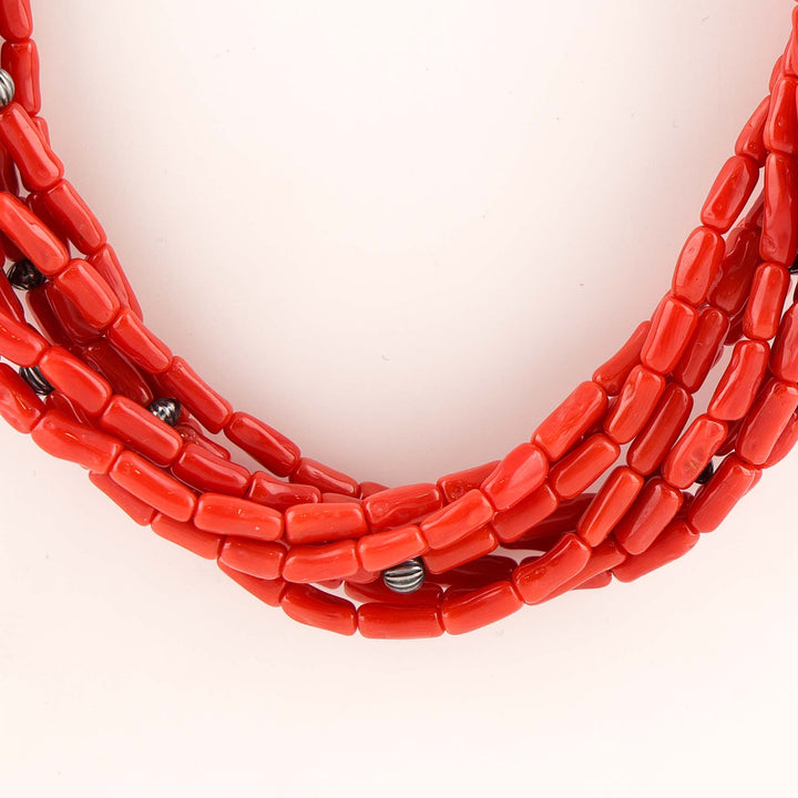Collier de perles de corail