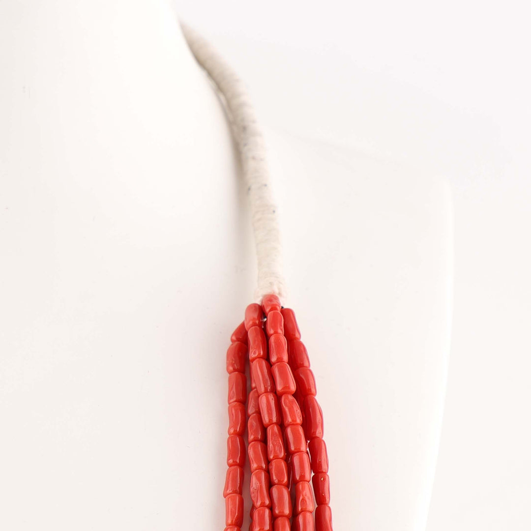 Collier de perles de corail