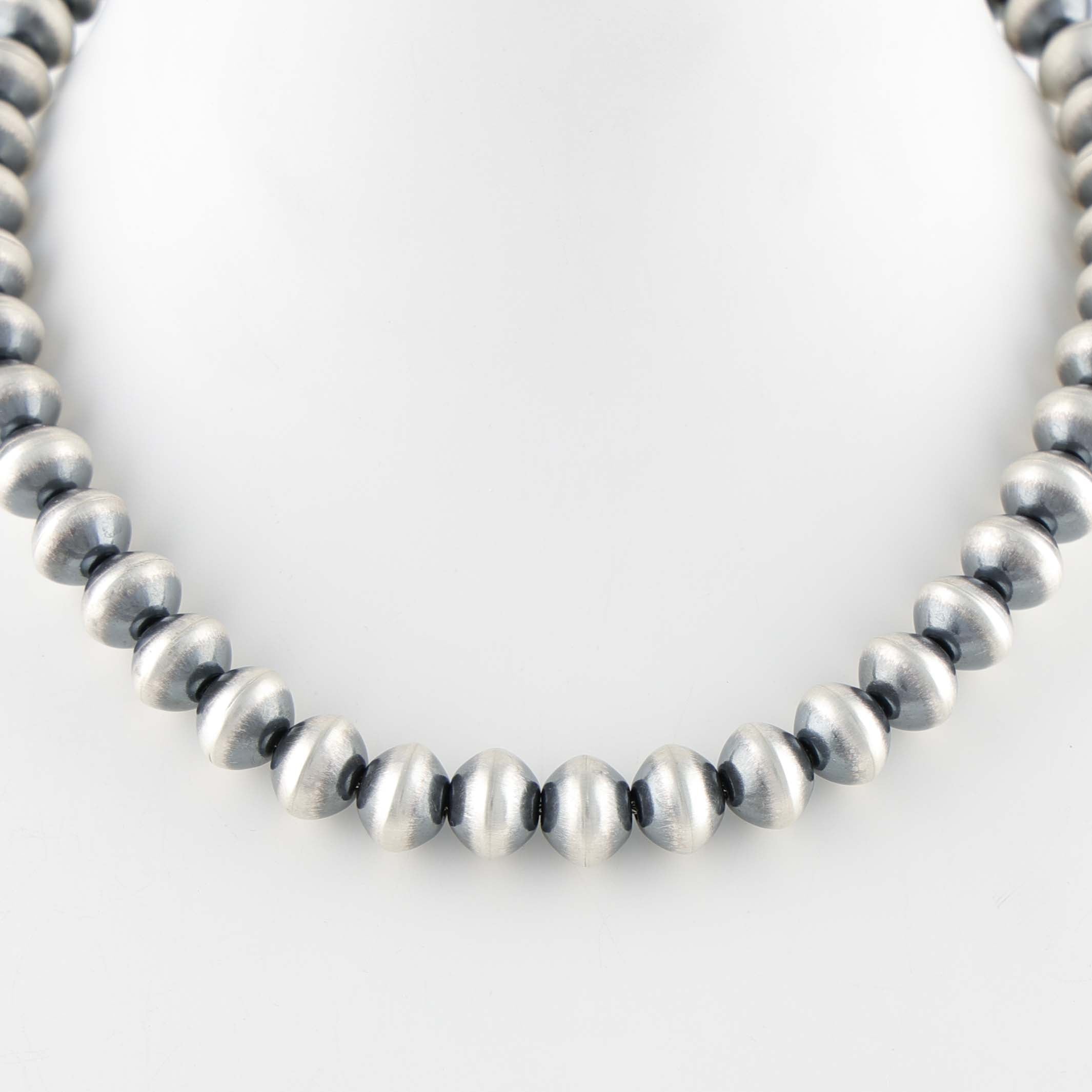 Navajo Pearls – Garland's