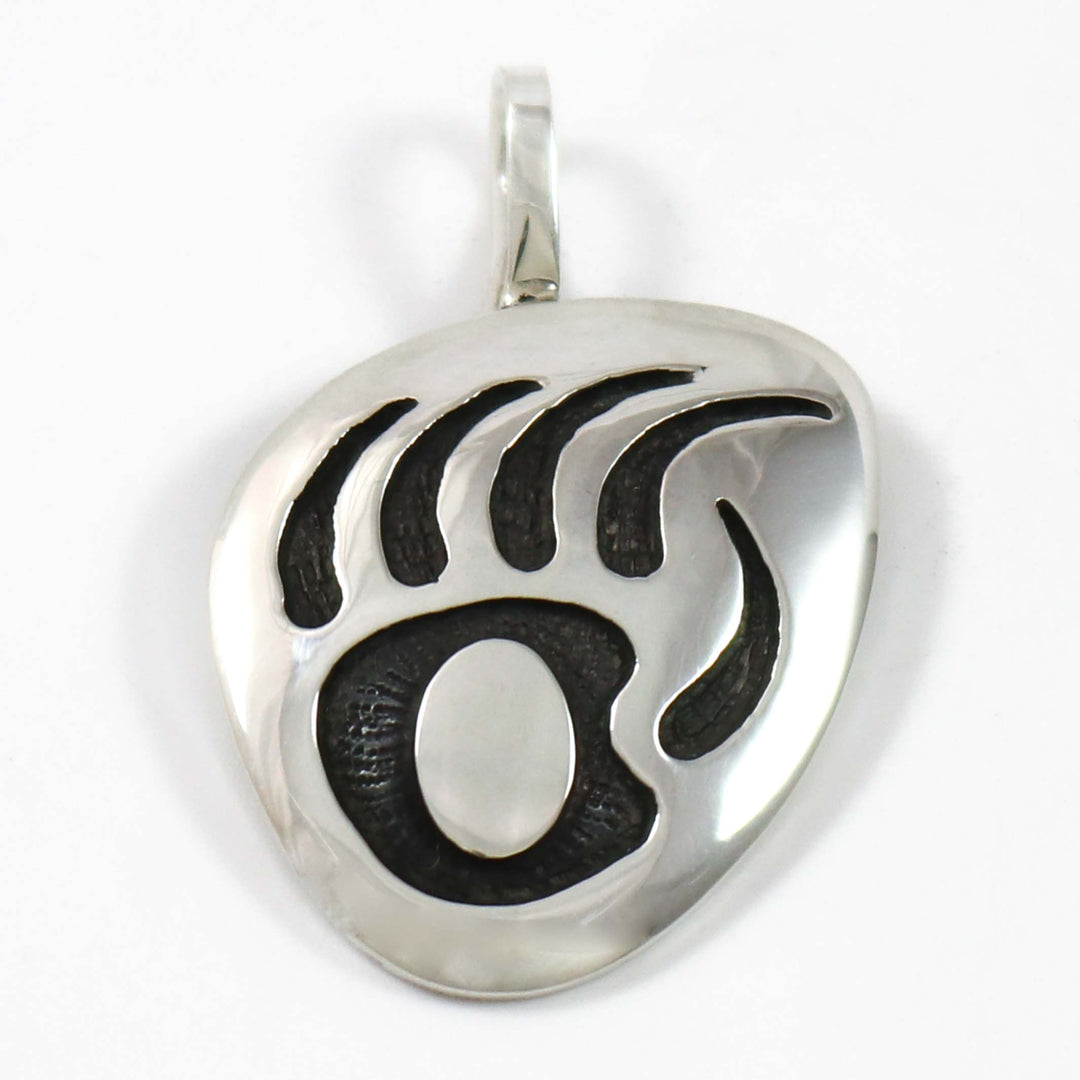 クマの爪ペンダント