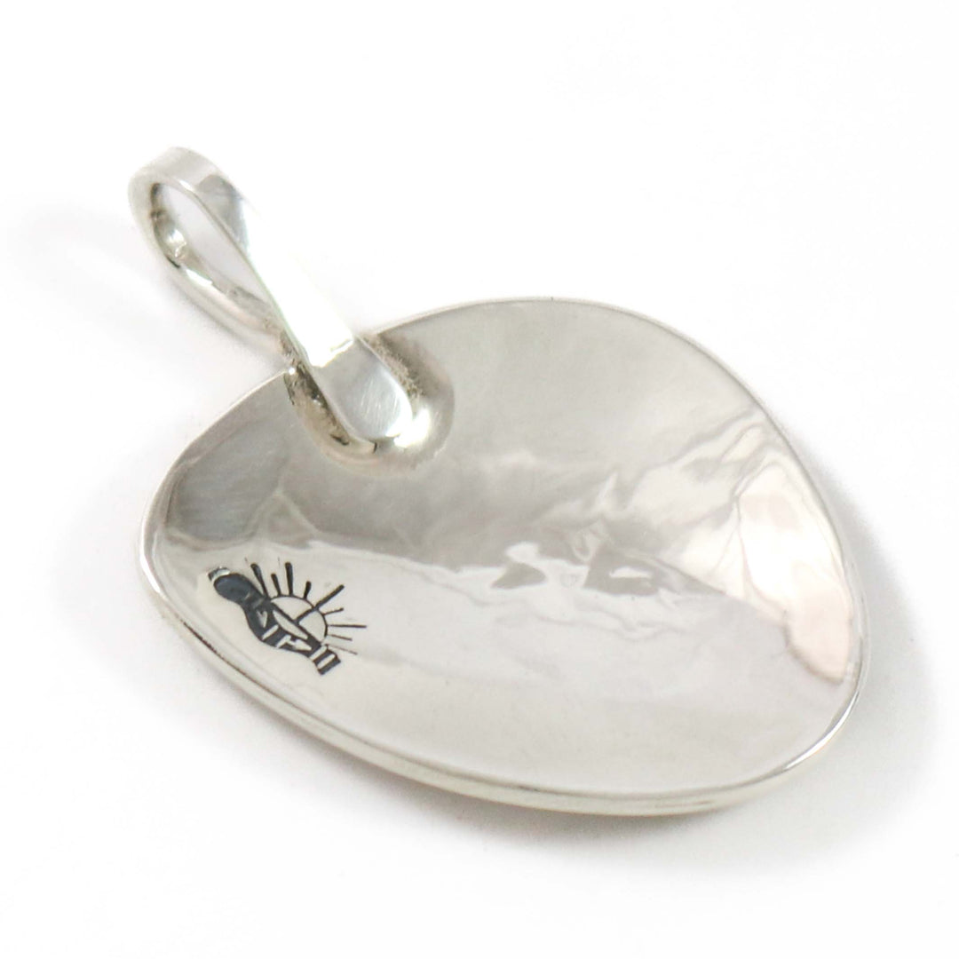 クマの爪ペンダント