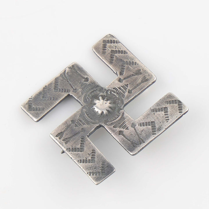 1930s Whirling Log Pin