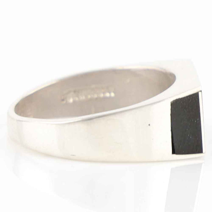 Jet and Spiny Oyster Shell Ring