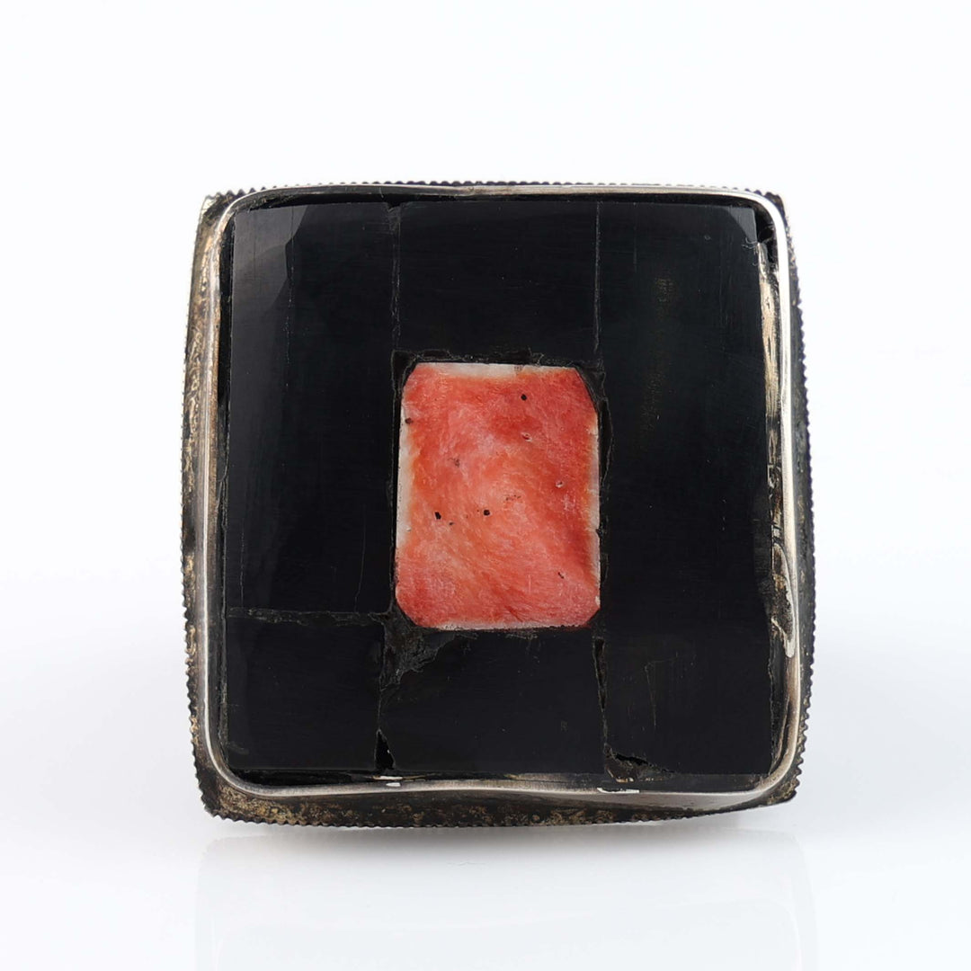 Jet and Spiny Oyster Ring